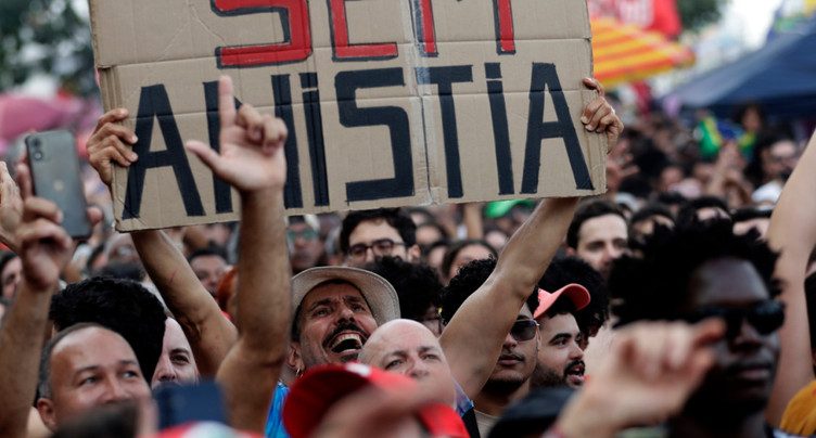 Les Brésiliens crient « non » à une réduction de peine de Bolsonaro