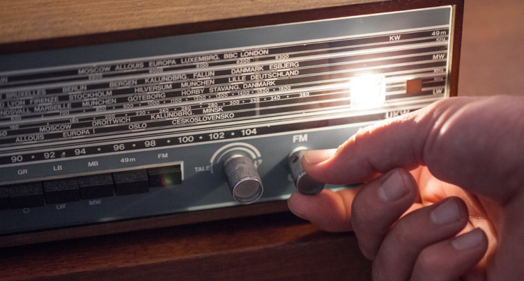 La radio reste très écoutée malgré l'abandon partiel de la FM