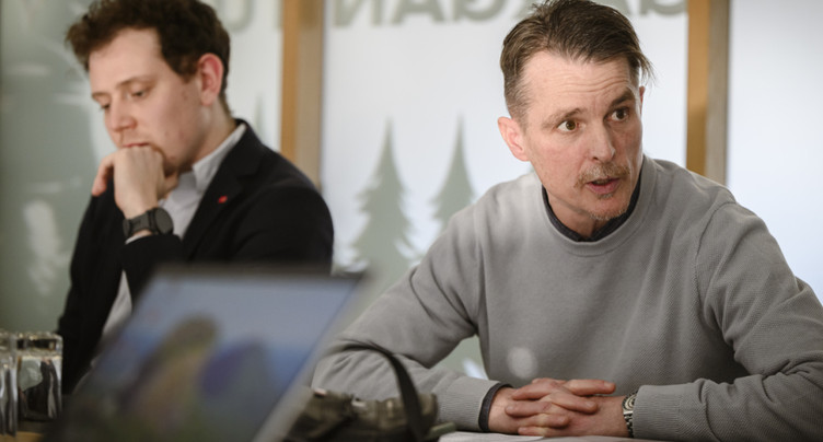 Fribourg: dépôt des signatures contre l'assainissement des finances