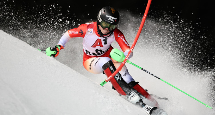 Slalom de Flachau: Rast et Holdener en embuscade, Shiffrin mène