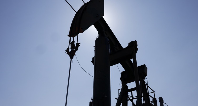 Les prix du pétrole dégringolent