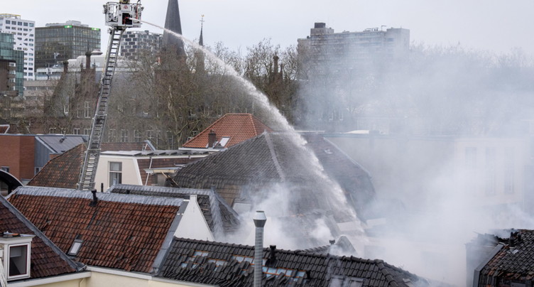 Pays-Bas: « énorme explosion » et incendie à Utrecht, un blessé