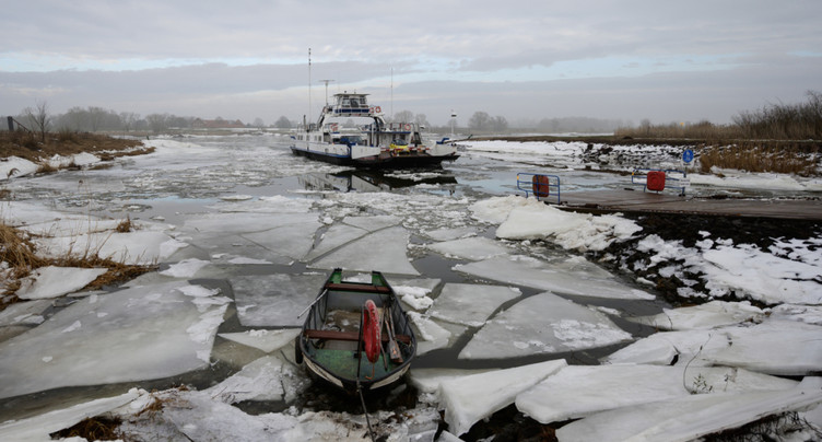 Blocs de glace géants sur l'Elbe