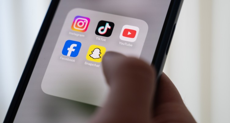 La moitié des communes suisses misent sur les réseaux sociaux