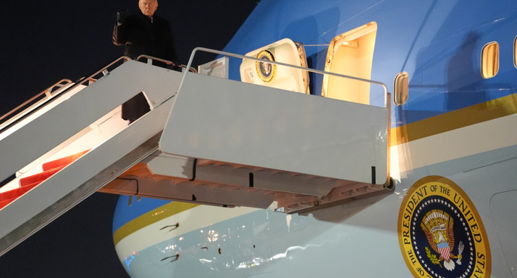 Demi-tour de l'avion de Trump après un problème