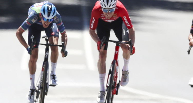 Mauro Schmid sur le podium de la 2e étape du Tour Down Under