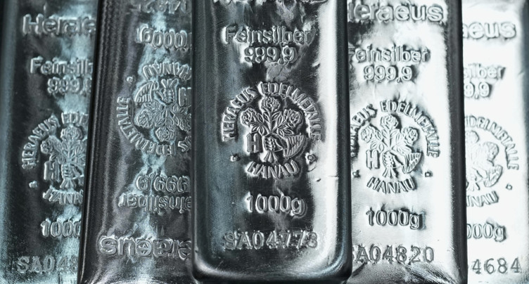 L'argent franchit les 100 dollars l'once pour la première fois