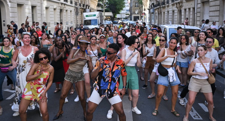 La France fête la musique sous une chaleur étouffante