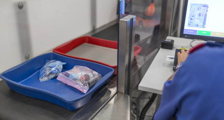 L'aéroport de Zurich autorise jusqu'à 2 litres de liquide en cabine