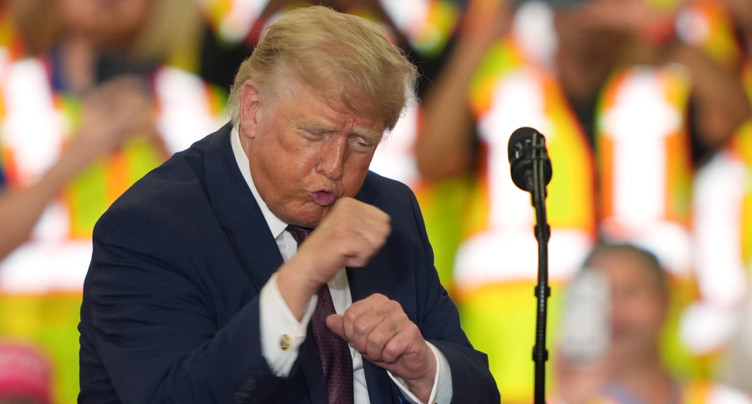 Iran: Trump fustige une résolution pour le retrait des troupes