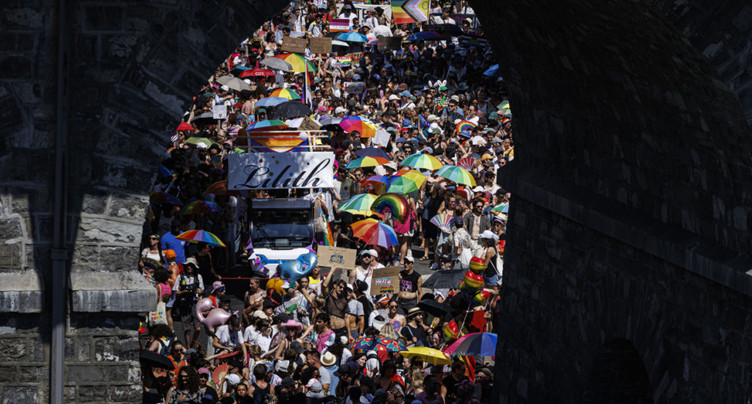 Lausanne: des milliers de personnes pour la Pride romande