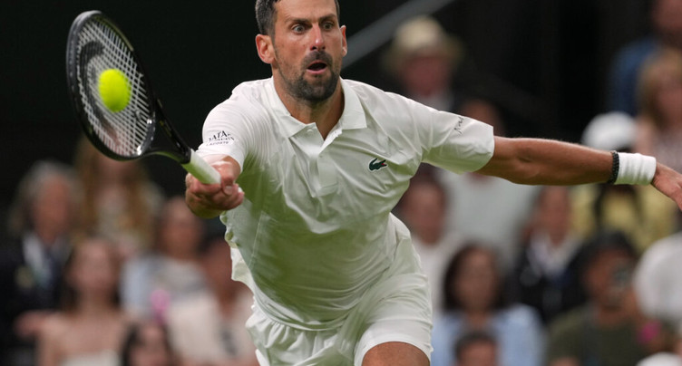 Wimbledon: Djokovic s'en sort en quatre sets au premier tour