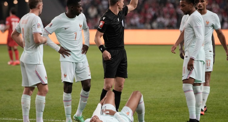 Mbappé souffre d'une « hyperextension du genou gauche »