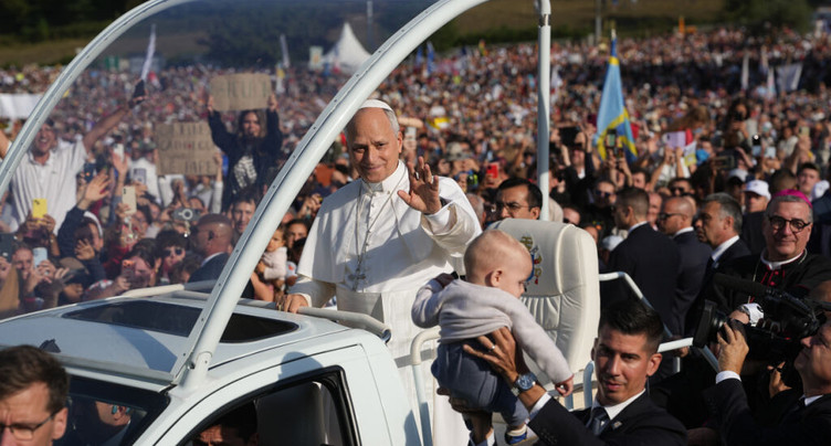 Nouveau bain de foule du pape Léon XIV, avant la messe à Lourdes