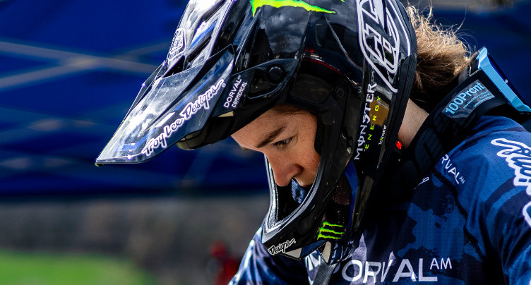 Camille Balanche chute mais franchit la ligne pour sa dernière