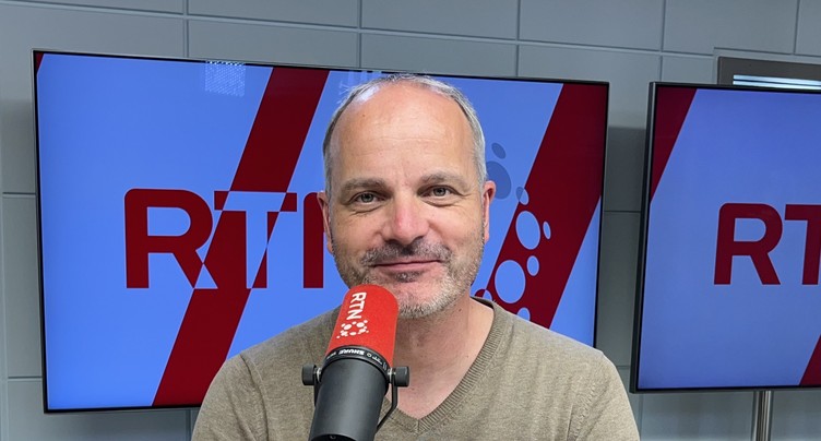 « L’autre revue de presse » : avec Patrick Bruel, Nelson Monfort et Jean-Marc Richard