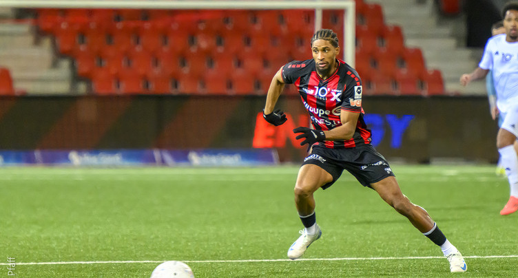 Un latéral droit chasse l'autre à Xamax 