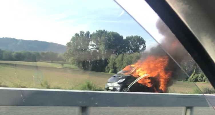 Deux voitures en feu en l’espace de quatre jours