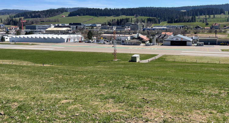Attaqué, l’exécutif chaux-de-fonnier défend le champ solaire des Eplatures