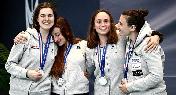 Pauline Brunner a la médaille autour du cou