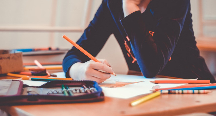 Accueil parascolaire : les élèves de 7e et 8e années restent parfois sur le carreau