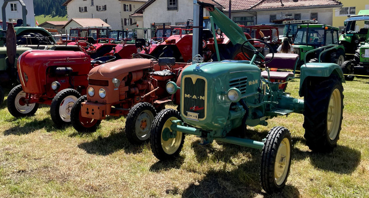 Rassemblement de vieux tracteurs à La Brévine