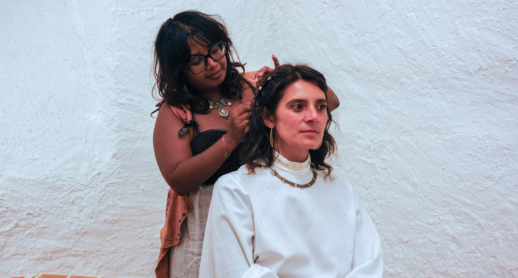 Les cheveux aussi se mettent à la mode médiévale
