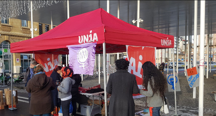 Associations dans la rue en soutien aux migrants