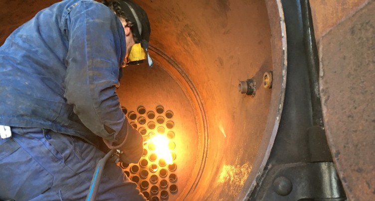 Nettoyage de printemps pour une chaudière de locomotive à vapeur