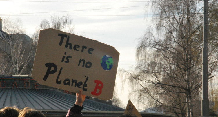 Les jeunes socialistes biennois exigent l’urgence climatique