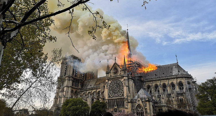 Comment reconstruire Notre-Dame de Paris à la main