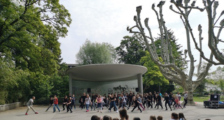 Spectacle dansant au parc de Bienne