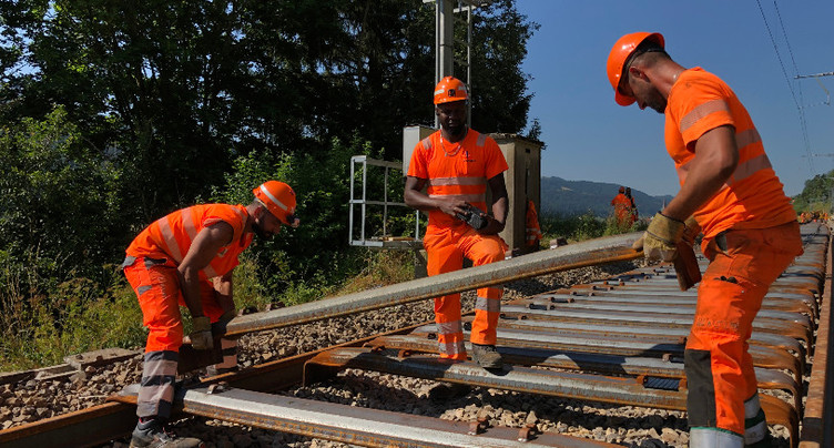 La pose des rails a commencé entre Renan et St-Imier