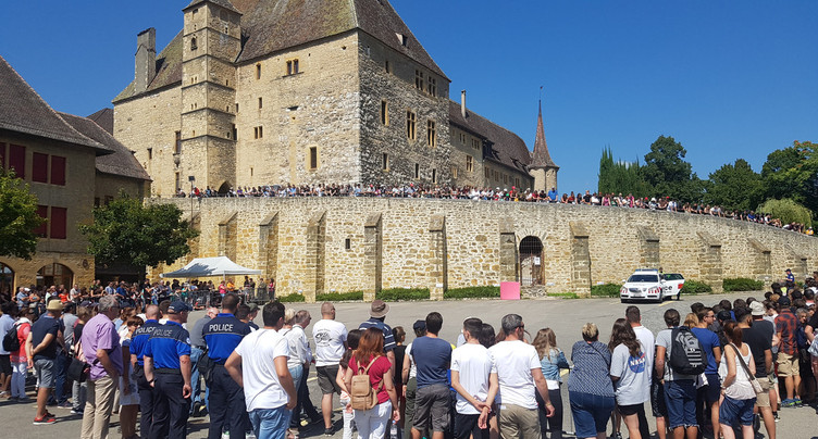 La foule a pris d’assaut le château de Colombier