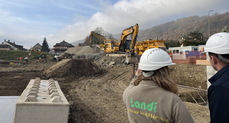 Premier coup de pelle donné sur le site Landi de Cornaux