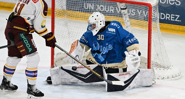 Une délégation du HC Ajoie avec la France