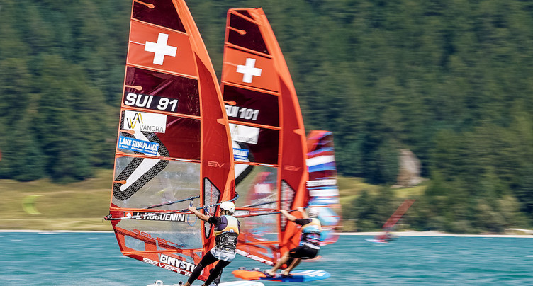 Les véliplanchistes neuchâtelois marchent sur l’eau