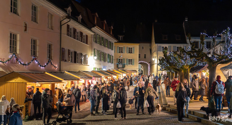 Un Marché de Noël en deux teintes à St-Ursanne