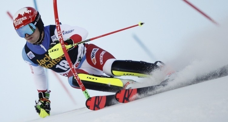 Loïc Meillard au pied du podium à Wengen