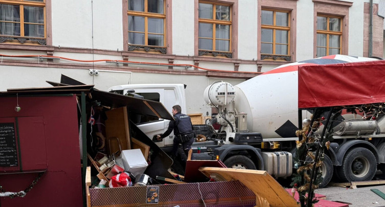 Un camion percute trois stands d'un marché de Noël à Bâle