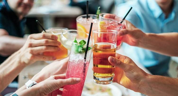 Oui, les bars peuvent ouvrir dans le canton de Berne