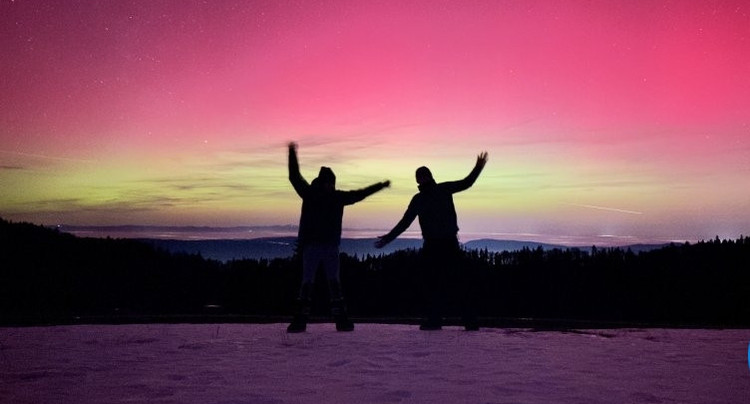 Une tempête solaire provoque des aurores boréales en Suisse