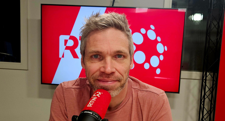 « Faites-nous rire » : Janvier, mois du regifting pour Eric Constantin