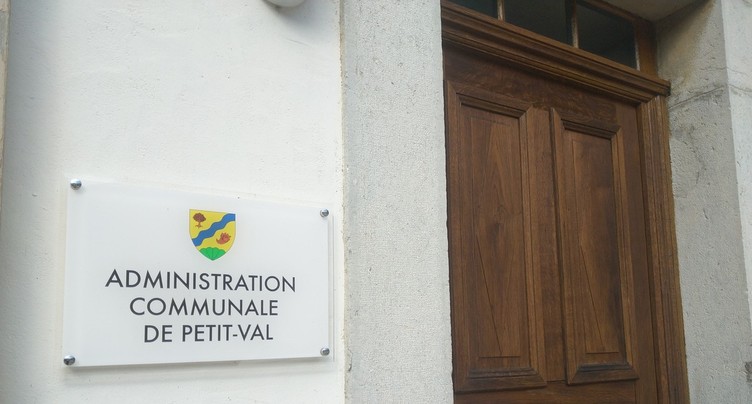 Le Conseil communal de Petit-Val au complet
