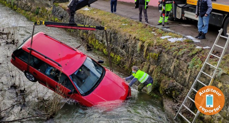 Une voiture dans la Birse à Pontenet