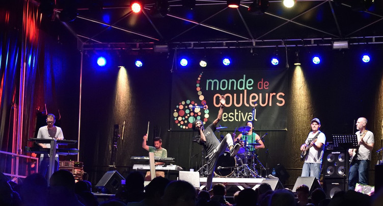 Monde de couleurs passe aussi à la trappe