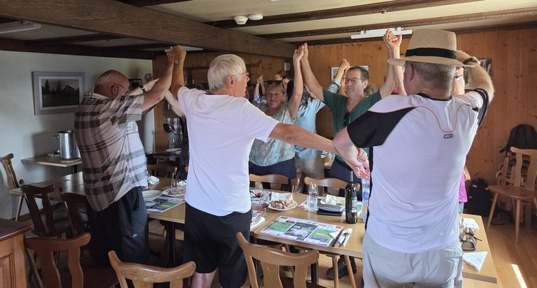 Les randonneurs de Val Terbi Rando ont entonné la Rauracienne au Raimeux