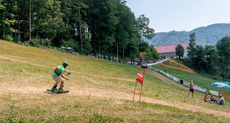 Les skieurs sur herbe ont bravé la piste du « Tschannenhorn »