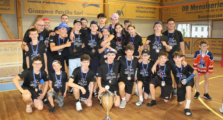 Les U16 du SHC Rossemaison sur le podium de la Coupe d’Europe