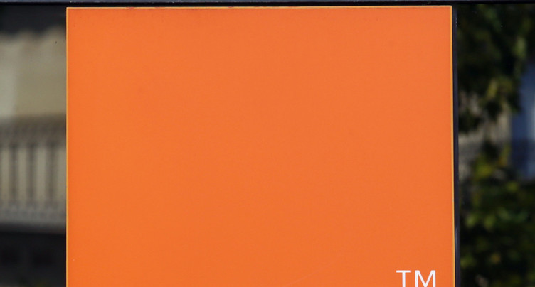 Orange voit ses ventes progresser et relève à nouveau ses objectifs